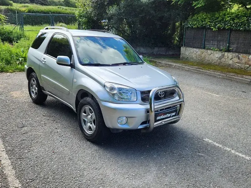 Käytetty Toyota RAV4 Luna 125 HP (91 kW) 2005 Harmaa Katumaasturi