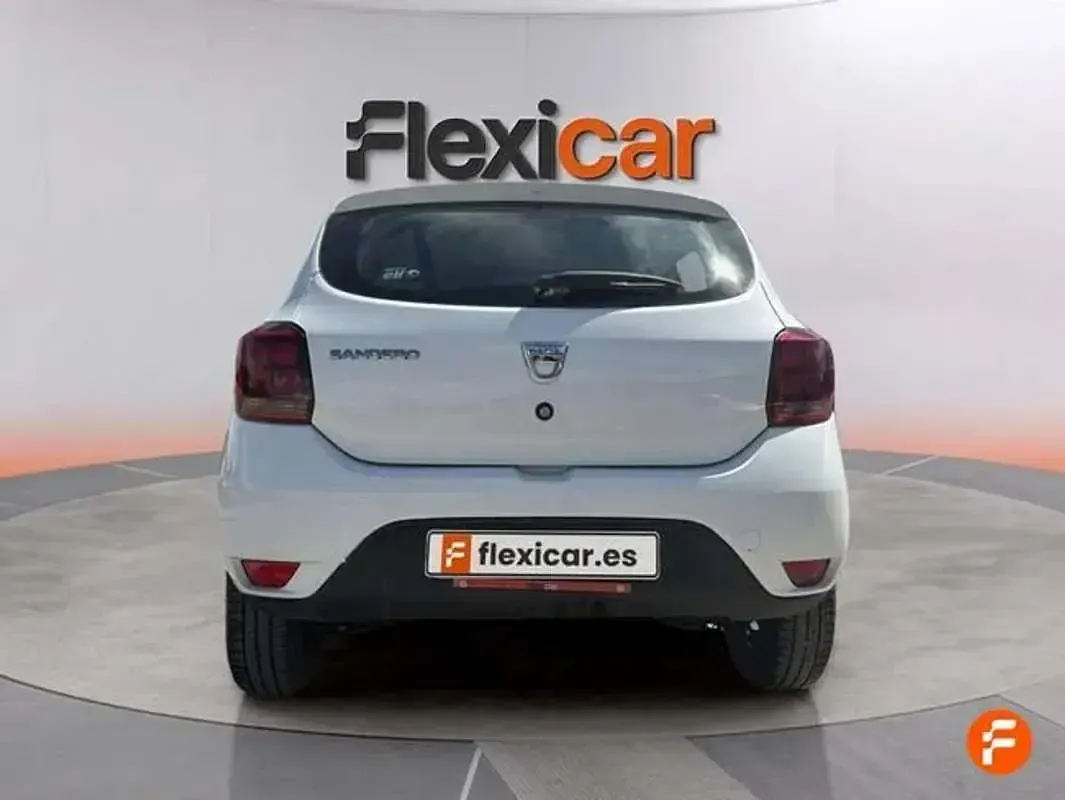 Usado Dacia Sandero Acces 75 CV (55 kW) 2018 Blanco Utilitario