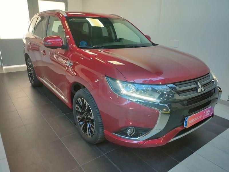 Usado Mitsubishi Outlander P-HEV 203 CV (149 kW) 2016 Rojo SUV