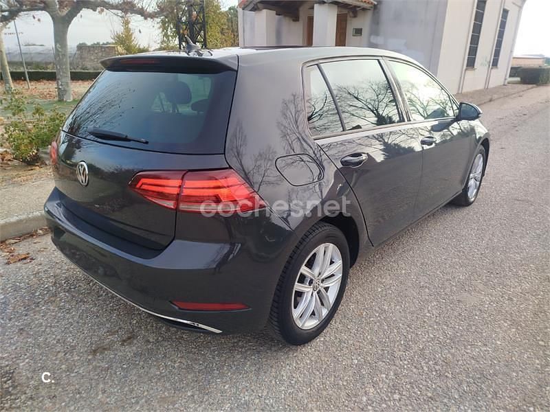Usado VW Golf VII Advance 115 CV (84 kW) 2020 Gris / plata Berlina