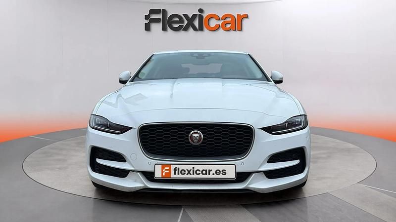 Usado Jaguar XE R-Sport 180 HP (132 kW) 2019 Branco Sedan