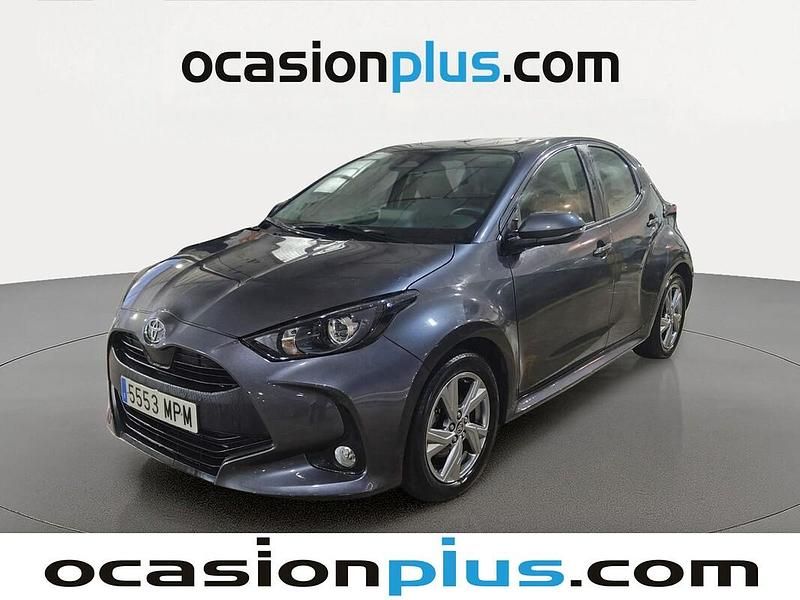 Usado Toyota Yaris Active 116 CV (85 kW) 2024 Gris Utilitario