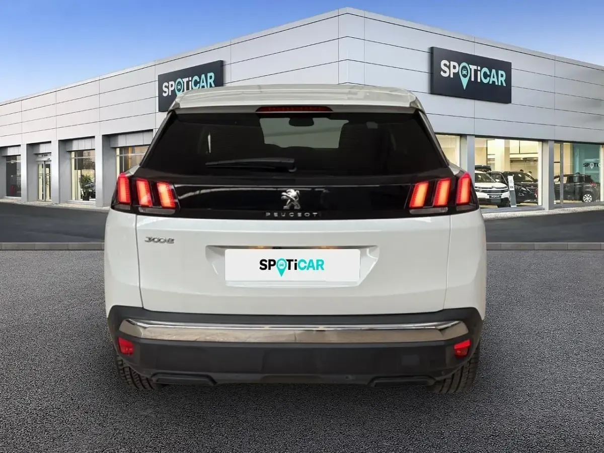 Usado Peugeot 3008 Allure 130 CV (95 kW) 2019 Blanco SUV