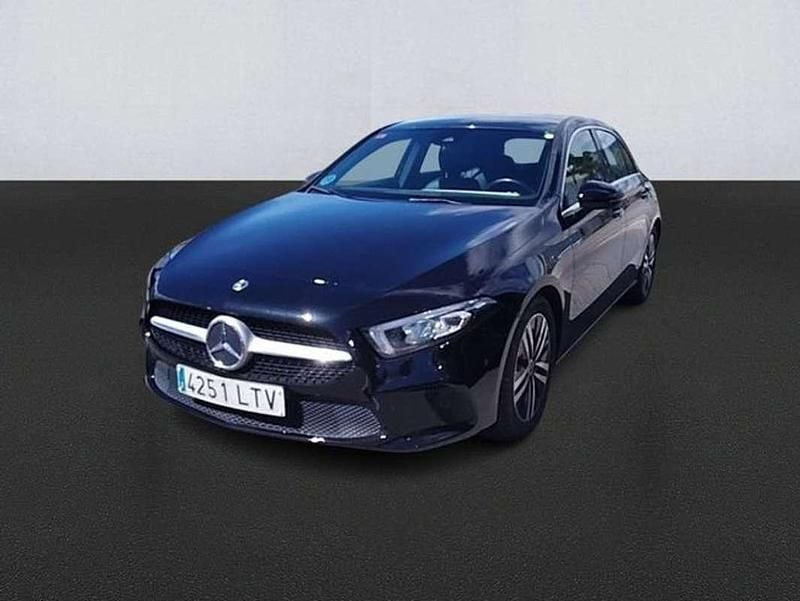 Usado Mercedes A180 116 CV (85 kW) 2021 Negro Utilitario