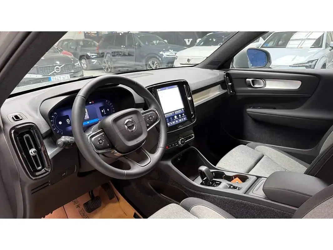Nuevo Volvo XC40 Core 2025 Gris SUV