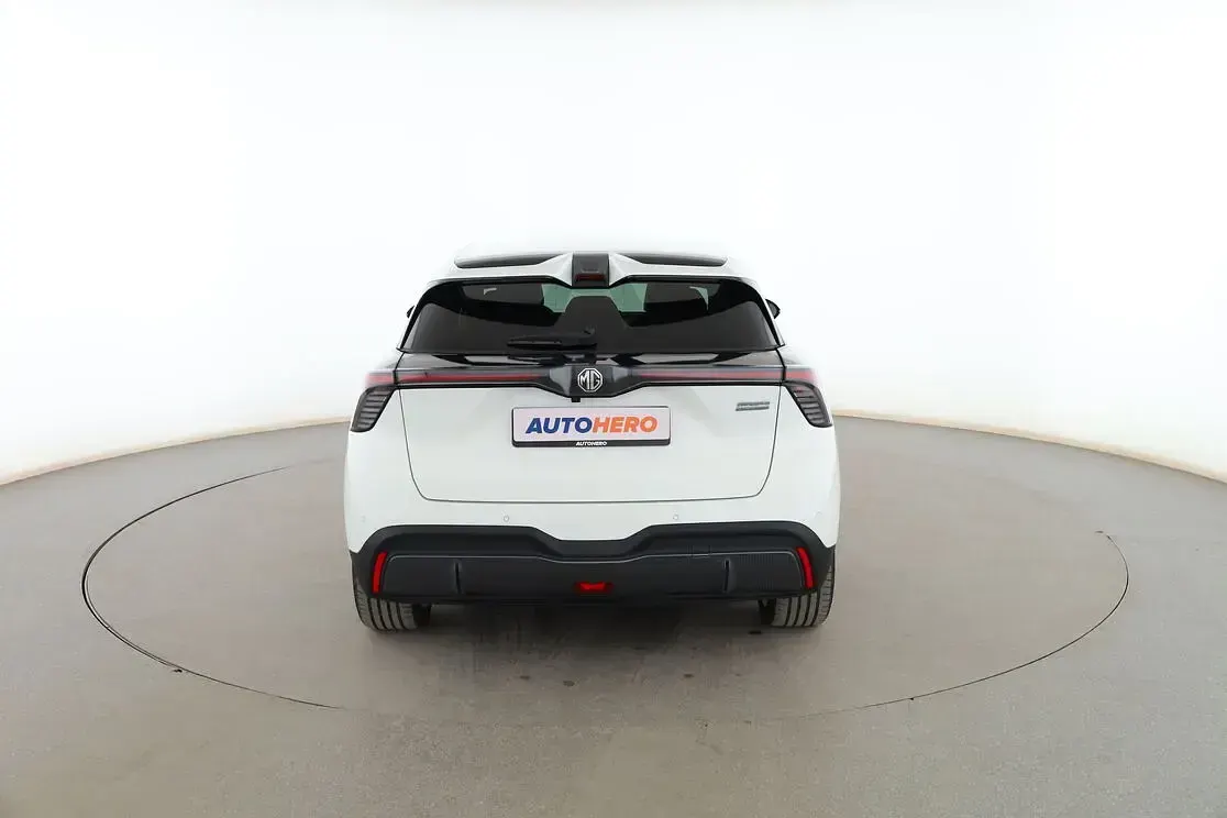 Usado MG MG4 EV Luxury 150 kW (204 CV) 2023 Blanco Utilitario