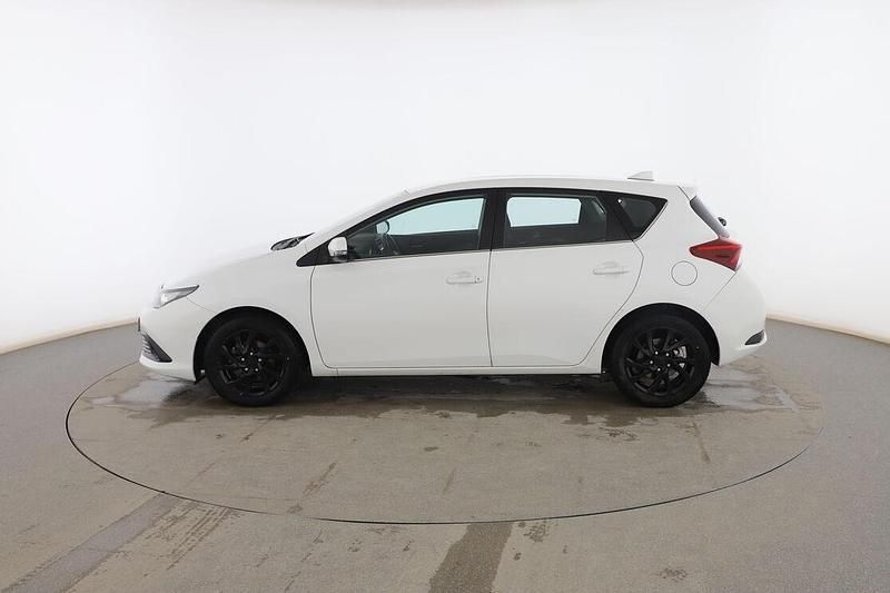 Usado Toyota Auris Active 115 CV (84 kW) 2017 Blanco Berlina