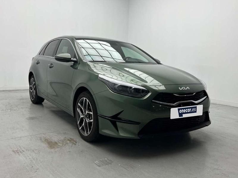Usado Kia Ceed 101 CV (74 kW) 2023 Verde Utilitario