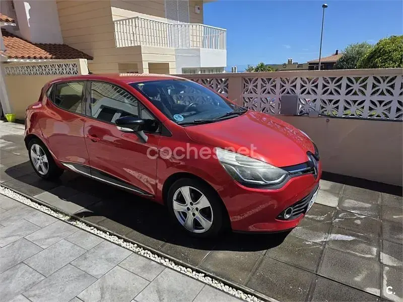 Usado Renault Clio IV Dynamique 90 CV (66 kW) 2012 Rojo Berlina