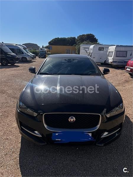 Usado Jaguar XE R-Sport 180 CV (132 kW) 2017 Negro Berlina
