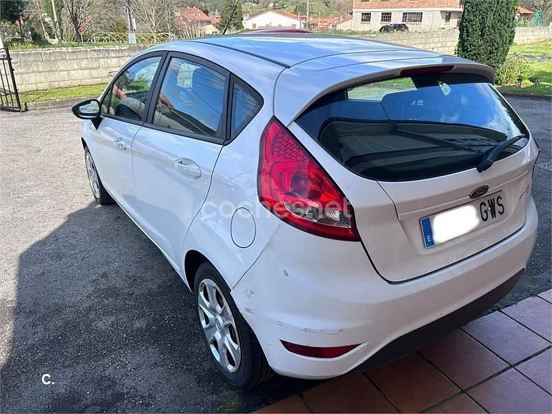 Usado Ford Fiesta Trend 68 CV (50 kW) 2010 Blanco Utilitario