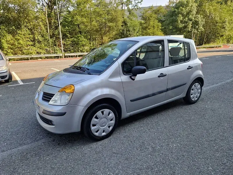 Usado Renault Modus Authentique 75 CV (55 kW) 2007 Gris / plata Monovolumen