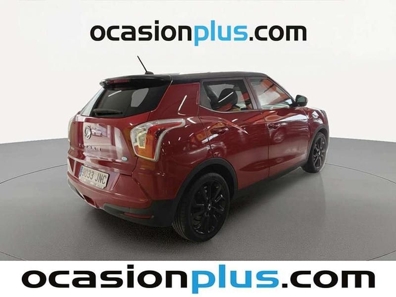 Usado Ssangyong (KGM) Tivoli Limited 116 CV (85 kW) 2016 Rojo SUV