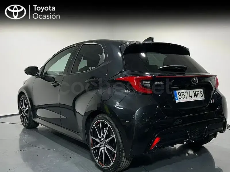 Usado Toyota Yaris Hybrid Sport 116 CV (85 kW) 2024 Negro Berlina