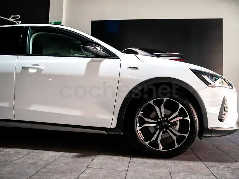 Usado Ford Focus Active X 125 CV (91 kW) 2024 Blanco Berlina
