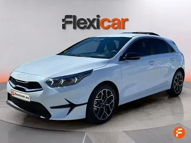 Usado Kia Ceed Style 100 CV (73 kW) 2025 Blanco Utilitario
