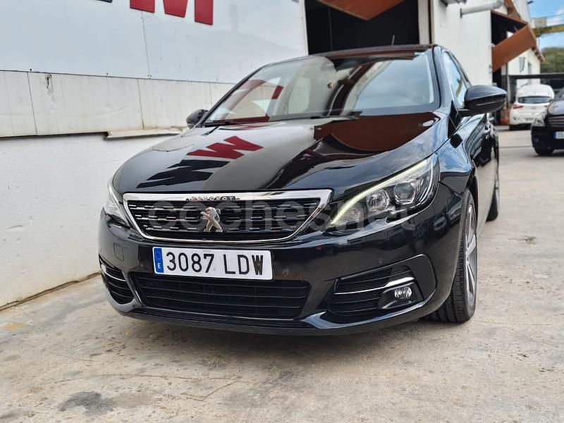 Usado Peugeot 308 SW Access 110 CV (80 kW) 2020 Negro Familiar