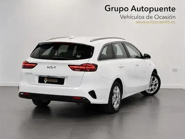 Usado Kia Ceed 136 CV (100 kW) 2023 Blanco Utilitario