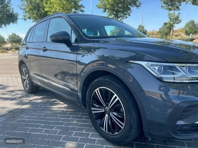 Gris / plata Usado 2021 VW Tiguan Life SUV | 26.200 € (Super precio) - Imagen 1/4