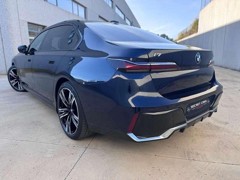 Usado BMW i7 M Sport 400 kW (544 CV) 2022 Azul Berlina