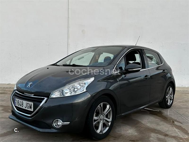 Usado Peugeot 208 Active 92 CV (67 kW) 2015 Gris / plata Utilitario