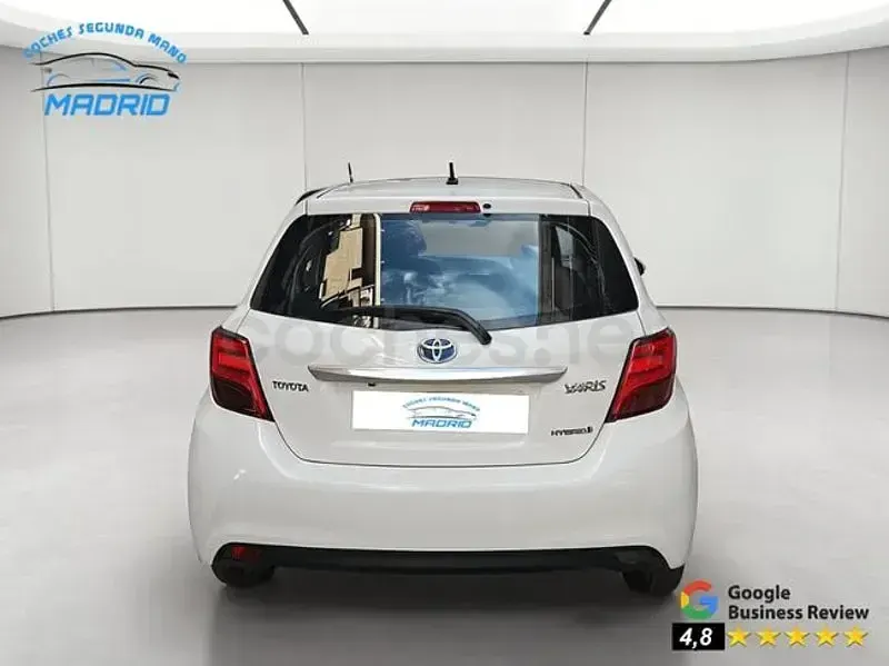 Usado Toyota Yaris Hybrid Active 100 CV (73 kW) 2016 Blanco Berlina