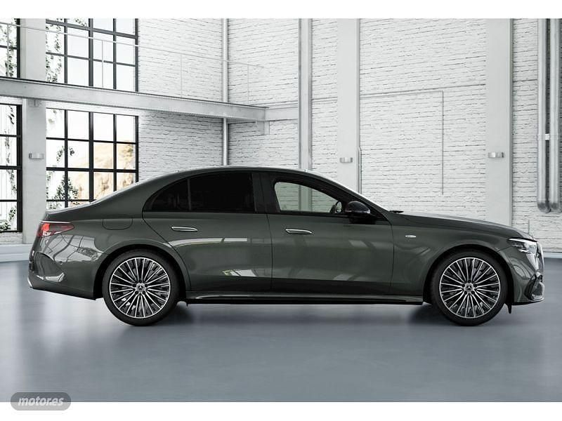 Usado Mercedes E300 313 CV (230 kW) 2025 Gris Berlina