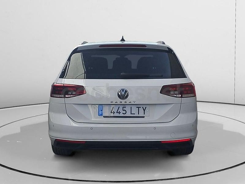 Usado VW Passat Executive 150 CV (110 kW) 2021 Blanco Familiar