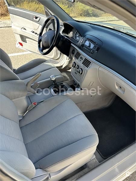 Usado Hyundai Sonata Comfort 140 CV (102 kW) 2007 Gris / plata Berlina