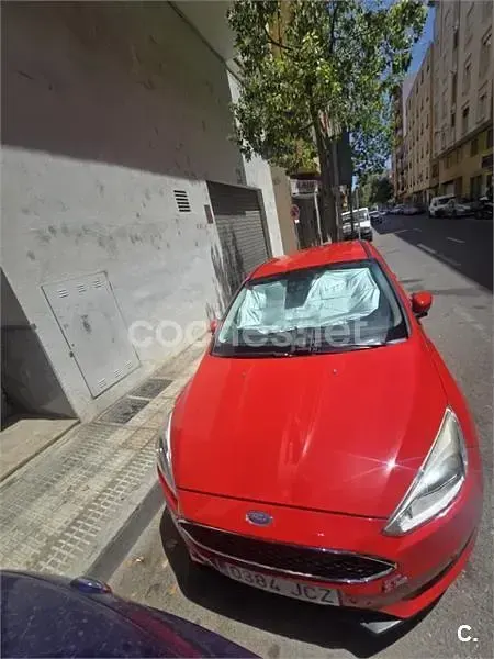 Usado Ford Focus Sport 125 CV (91 kW) 2015 Rojo Berlina