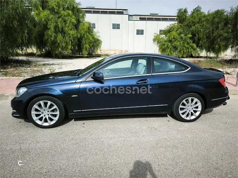 Usado Mercedes C180 156 CV (114 kW) 2012 Azul Coupe