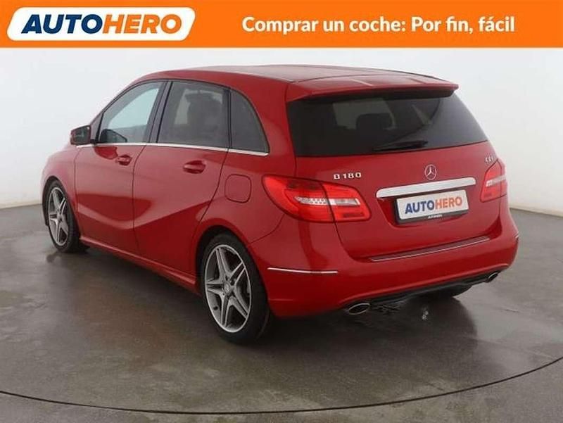 Usado Mercedes B180 110 CV (80 kW) 2013 Rojo Monovolumen