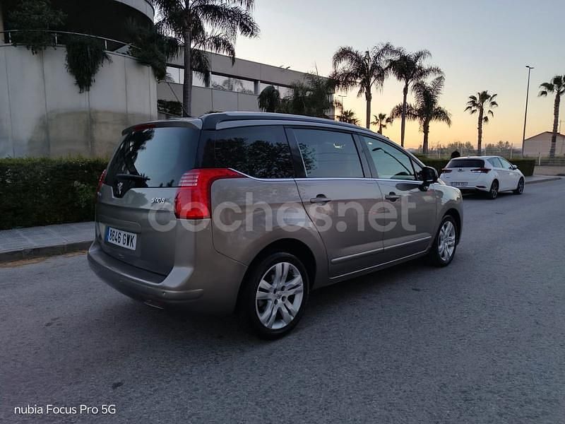 Usado Peugeot 5008 Sport 150 CV (110 kW) 2010 Marrón Monovolumen