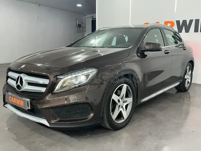 Käytetty Mercedes GLA220 AMG line 170 HP (125 kW) 2014 Ruskea Katumaasturi