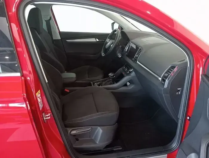 Usado Skoda Karoq Selection 150 CV (110 kW) 2024 Rojo SUV