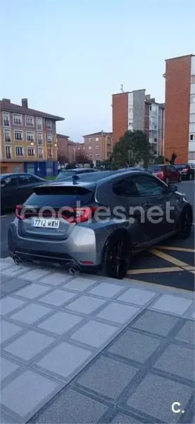 Usado Toyota Yaris 280 CV (205 kW) 2024 Gris / plata Utilitario