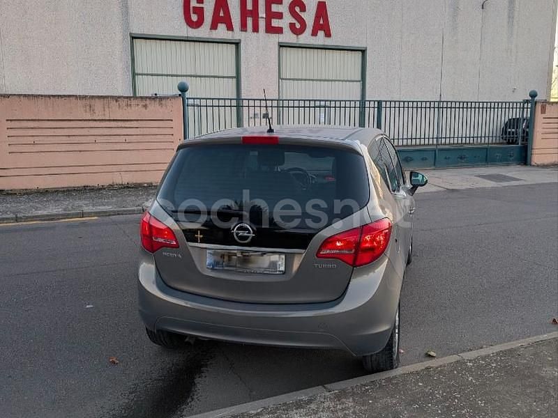 Usado Opel Meriva Cosmo 140 HP (102 kW) 2010 Cinzento Monovolume