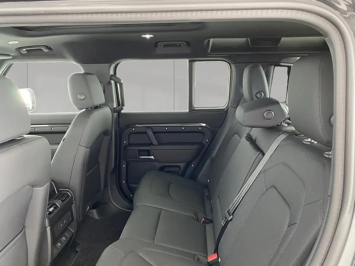 Usado Land Rover Defender SE Dynamic 249 CV (183 kW) 2025 Capathian grey SUV