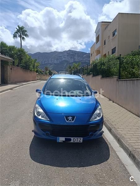 Usado Peugeot 307 110 CV (80 kW) 2005 Azul Familiar