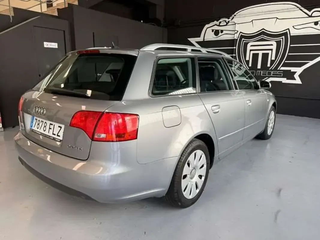 Usado Audi A4 140 CV (102 kW) 2007 Gris Berlina