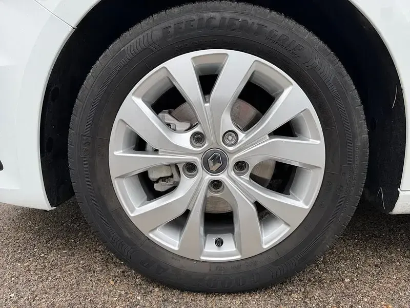 Usado Renault Mégane II Intens 140 CV (102 kW) 2022 Gris Berlina