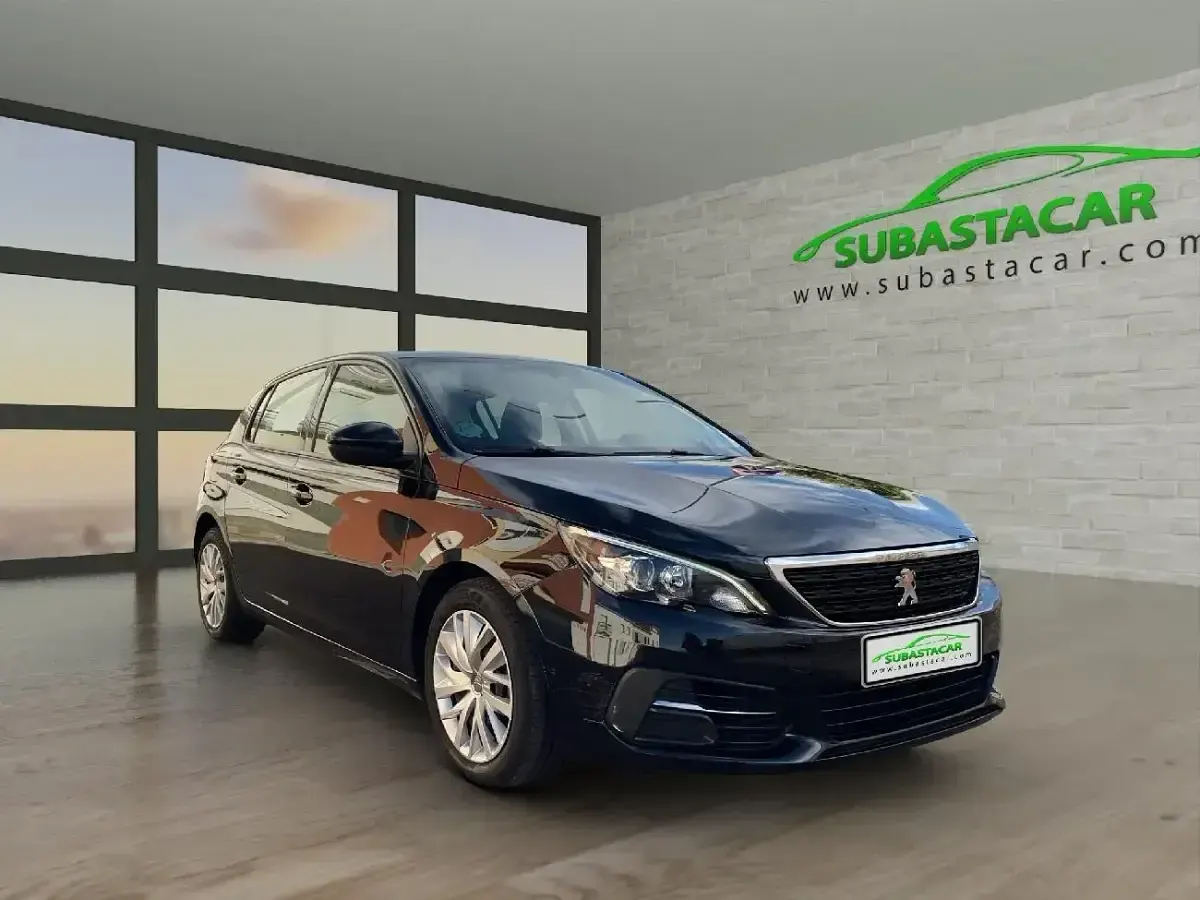 Usado Peugeot 308 Business-Line 130 HP (95 kW) 2020 Preto