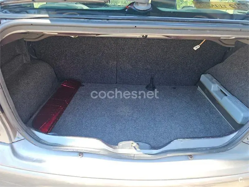 Usado Renault Mégane Coupé Dynamique 110 CV (80 kW) 2002 Gris / plata Coupe