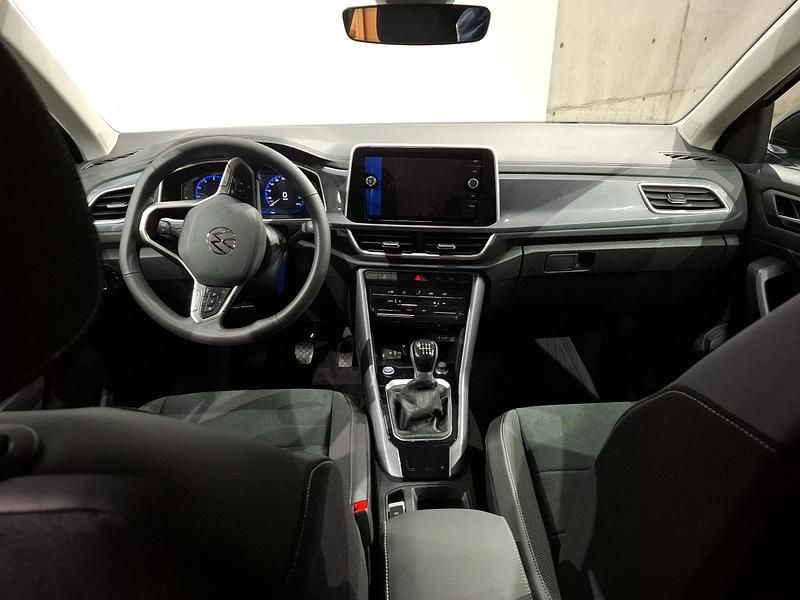 Usado VW T-Roc Ultimate 116 CV (85 kW) 2025 Blanco puro / techo negro SUV