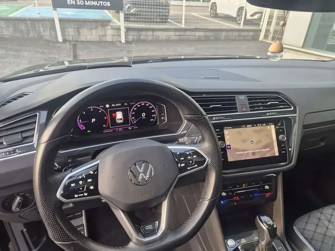 Usado VW Tiguan R-line 200 CV (147 kW) 2021 Negro SUV