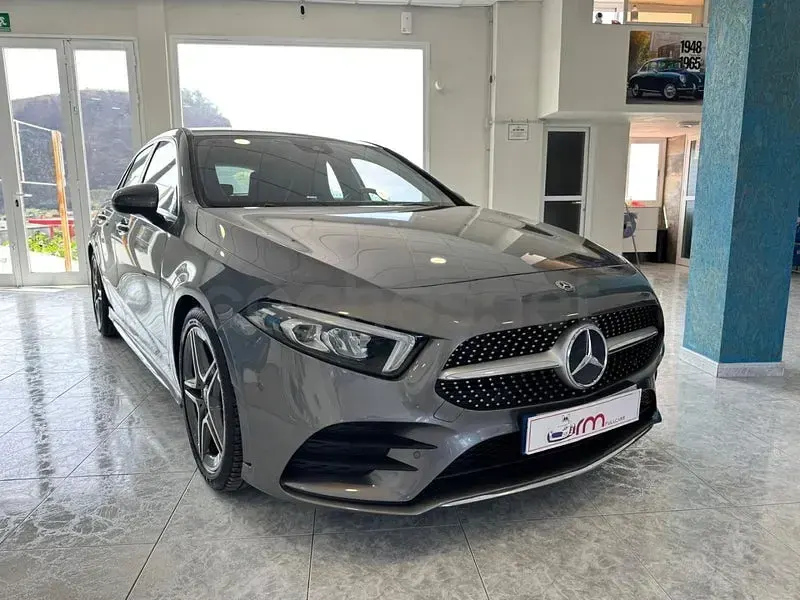 Usado Mercedes A200 163 CV (119 kW) 2019 Gris / plata Berlina
