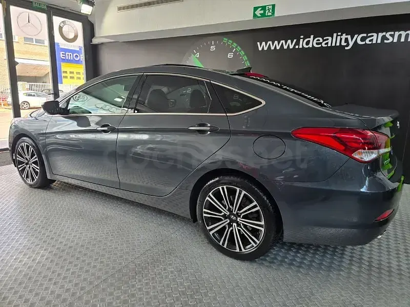 Usado Hyundai i40 Style 141 CV (103 kW) 2016 Gris / plata Berlina
