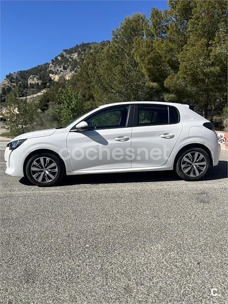 Usado Peugeot 208 Active 100 CV (73 kW) 2021 Blanco Utilitario