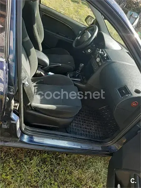 Usado Ford Mondeo Sport 130 CV (95 kW) 2005 Azul Berlina