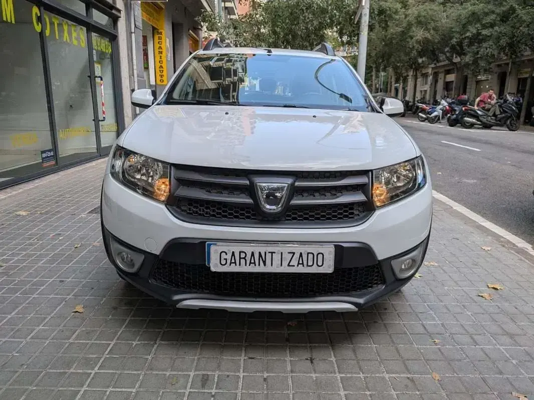 Usado Dacia Sandero Stepway 90 CV (66 kW) 2015 Blanco Utilitario